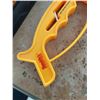 Image 4 : Smith's Knife Sharpener Set With Coarse and Fine Grit, Handheld Yellow Tool