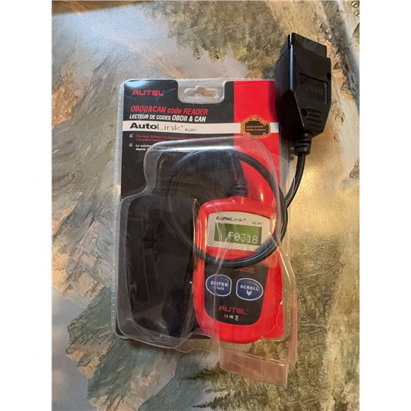 Autel AutoLink AL319 OBDII & CAN Code Reader with Protective Case