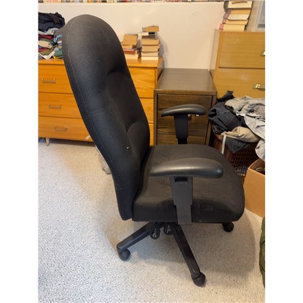 Black Fabric Ergonomic Swivel Office Chair With Armrests and High Back