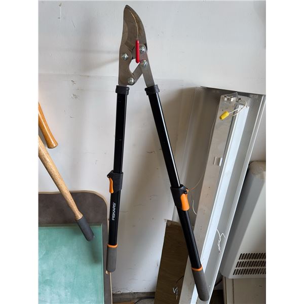 Fiskars Telescopic Bypass Lopper With Adjustable Handles