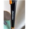 Image 2 : Fiskars Telescopic Bypass Lopper With Adjustable Handles