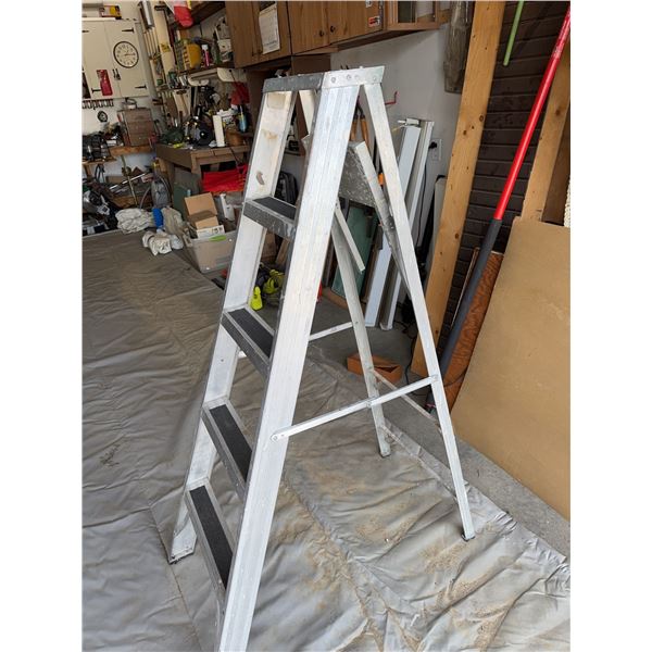 Aluminum Folding Step Ladder with 5 Steps and Non-Slip Tread