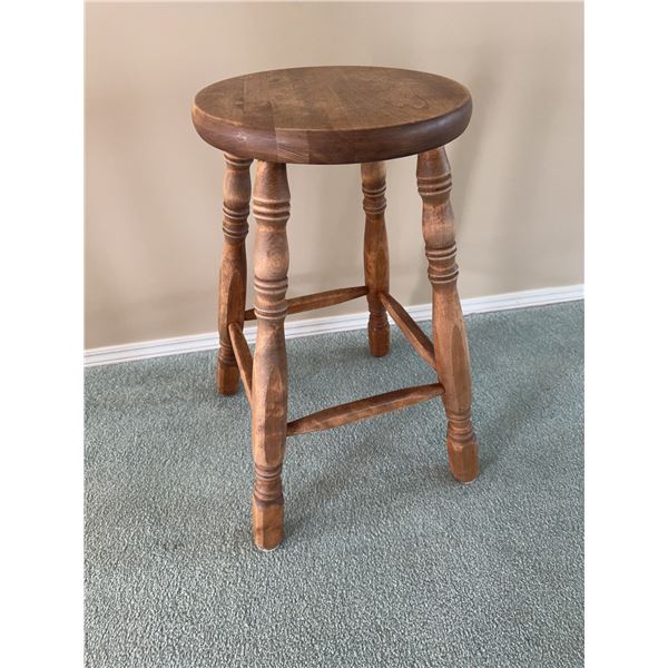 Wooden Bar Stool with Turned Legs and Round Seat