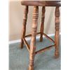 Image 2 : Wooden Bar Stool with Turned Legs and Round Seat