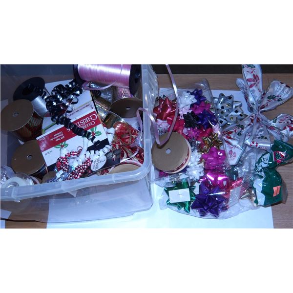 UNCLAIMED STORAGE:  RUBBERMAID TOTE C/W ASSORTED BOWS