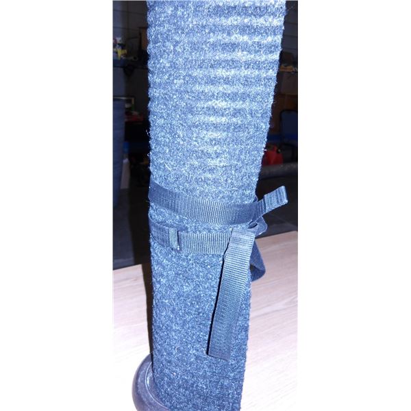 UNCLAIMED STORAGE:  PAPER TOWEL HOLDER, BLACK MAT