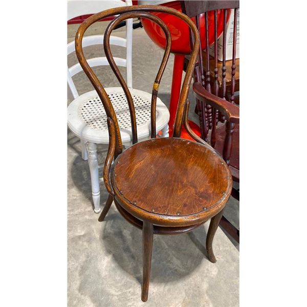 VINTAGE WOODEN CHAIR
