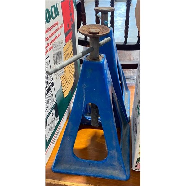 PAIR OF JACK STANDS