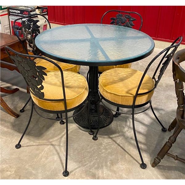 OUTDOOR TABLE AND CHAIR SET