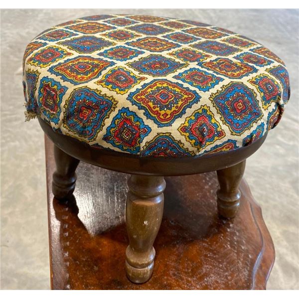 SMALL FOOT STOOL