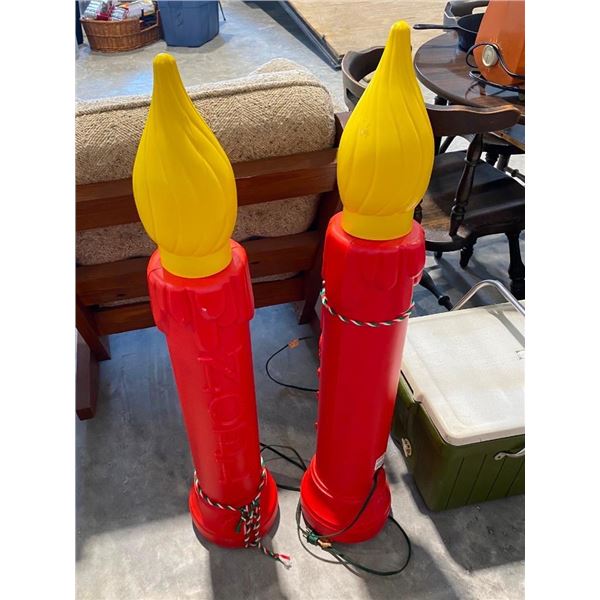 2 OUTDOOR CHRISTMAS CANDLES
