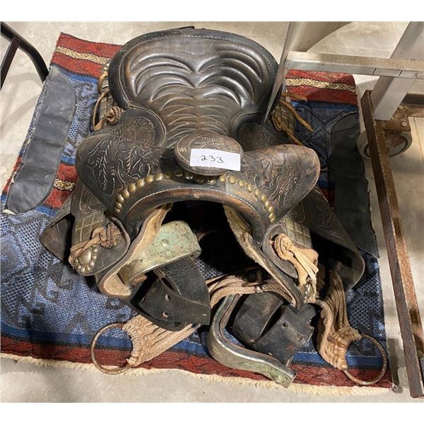 HORSE SADDLE WITH CUSHION PAD
