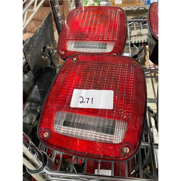 SET OF TWO TAIL LIGHTS - 7X5.5IN LIGHT