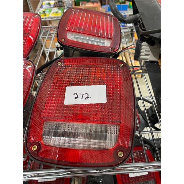 SET OF TWO TAIL LIGHTS - 7X5.5IN LIGHT