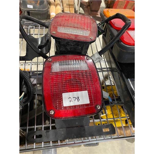 SET OF TWO TAIL LIGHTS - 7X5.5IN LIGHT
