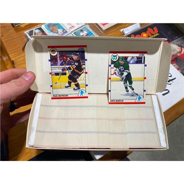 BOX OF COLLECTIBLE HOCKEY CARDS