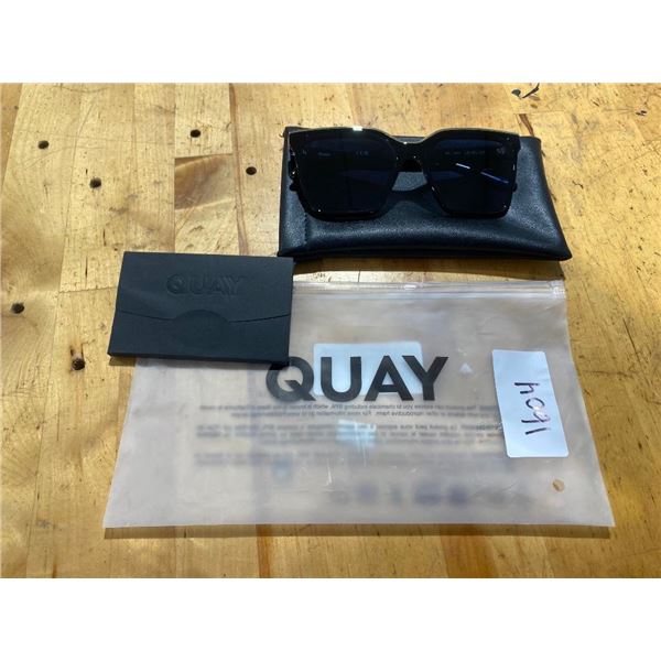 QUAY WOMENS SUNGLASSES WITH CASE