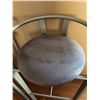 Image 2 : 36-Inch Metal Frame Bar Chairs with Grey Fabric Seats and Armrests