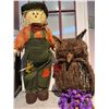 Image 4 : Stuffed Fabric Scarecrow and Wicker Owl Light with Artificial Flowers