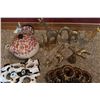 Image 3 : Animal Theme Lot: Giraffe Teapot, Brass Figurines, Cow Mugs, Napkin Rings