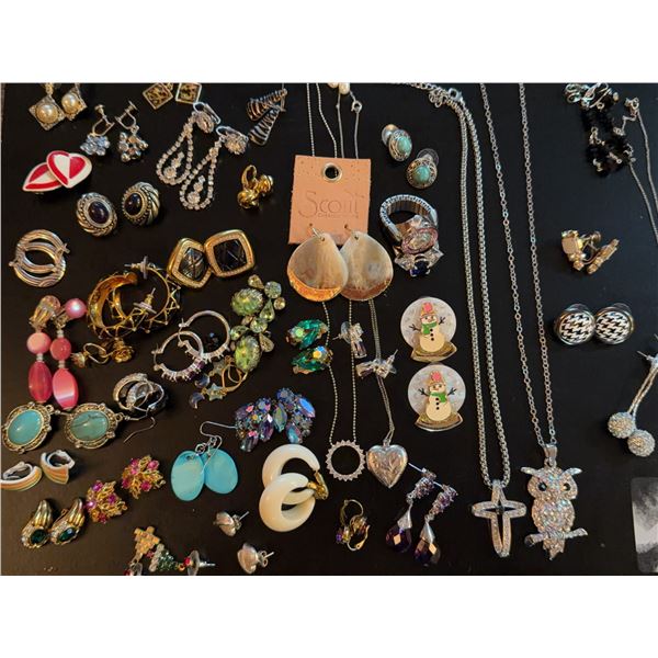 Costume Jewellery Lot with Earrings, Necklaces, and Brooches, Various Styles