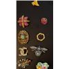 Image 3 : 20 Mixed Brooches Including Enamel, Rhinestone, and Christmas Designs