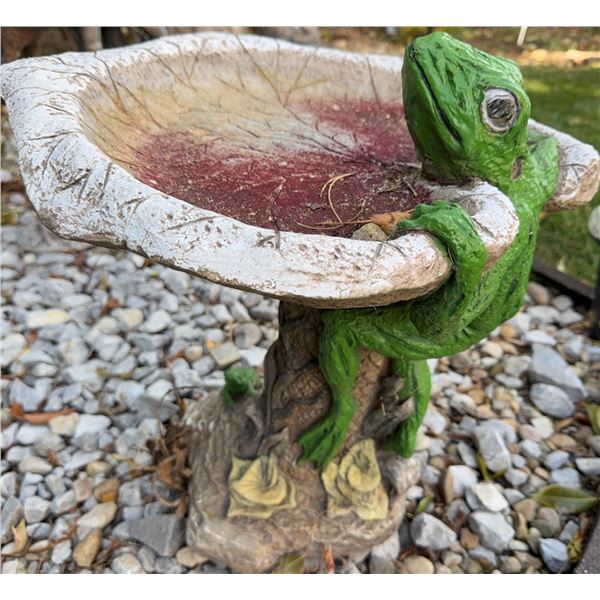 Concrete Leaf Birdbath With Frog And Tree Base Garden Ornament