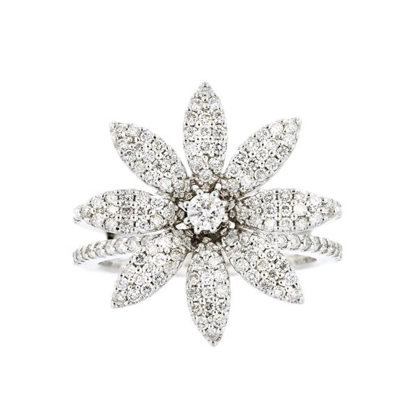 18K White Gold 1.10ctw Diamond Flower Ring
