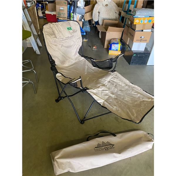 Lounge chair with carrying case by Tera-gear