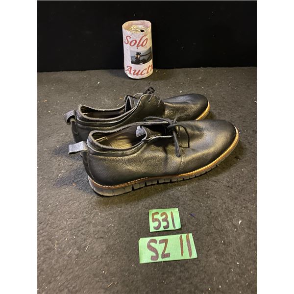 Men's leather shoes size 11