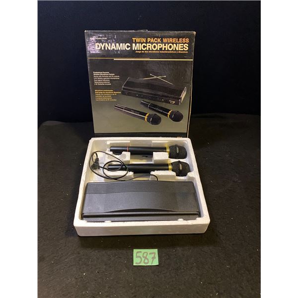 Twin pack of dynamic microphones, wireless