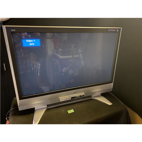 Panasonic flat screen tv with SD card slot