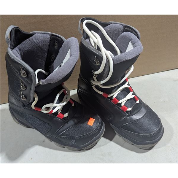 Avalanche Youth Snowboard Boots (Size 6)