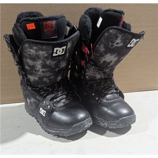 DC Shoes Karma 2018 Women's Snowboard Boots (Size 7.5)