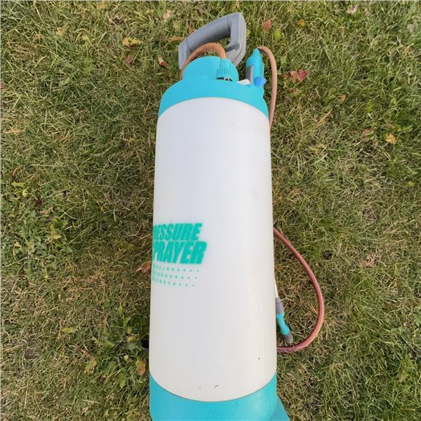 Plastic Pressure Sprayer With Hose and Handle