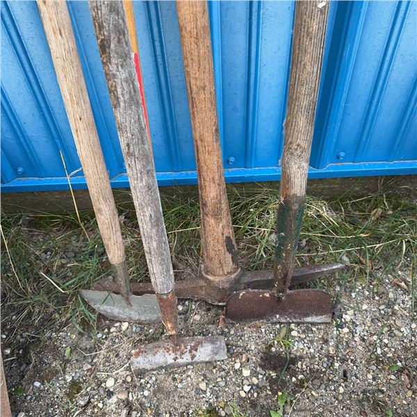 5 Mixed Garden Tools With Wooden Handles