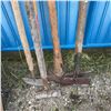 Image 1 : 5 Mixed Garden Tools With Wooden Handles