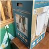 Image 4 : Zadro Luxury Towel Warmer With 4 Timer Settings And All-Natural Bamboo Handle