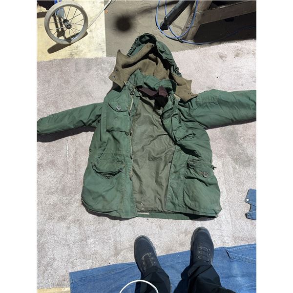 Military Green Parka Jacket with Hood and Multiple Front Pockets