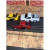 Image 5 : Electric Slot Car Track Set with 5 Cars, Power Supply, Track Pieces, Works Amazing