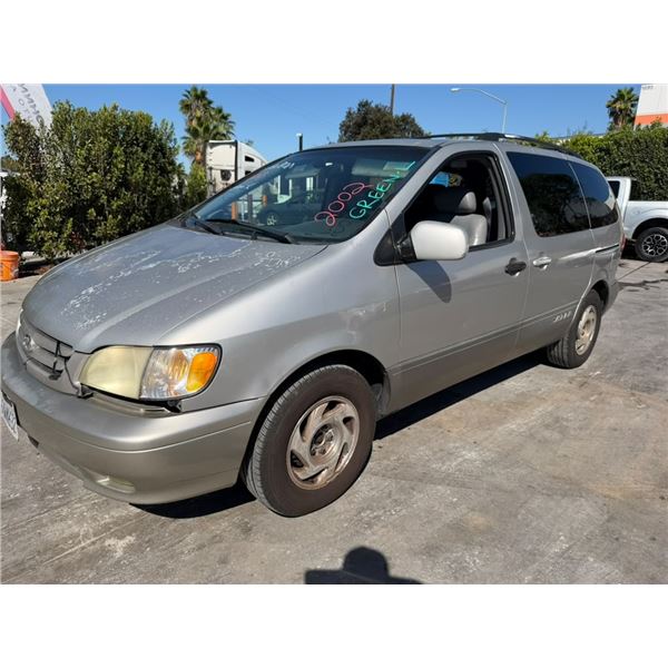 TOYT SIENNA 2002 T-DONATION