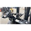Image 10 : 2010 TOYOTA 25 02-8FG25 FORKLIFT ORANGE/GREY VIN 7F32-VA351