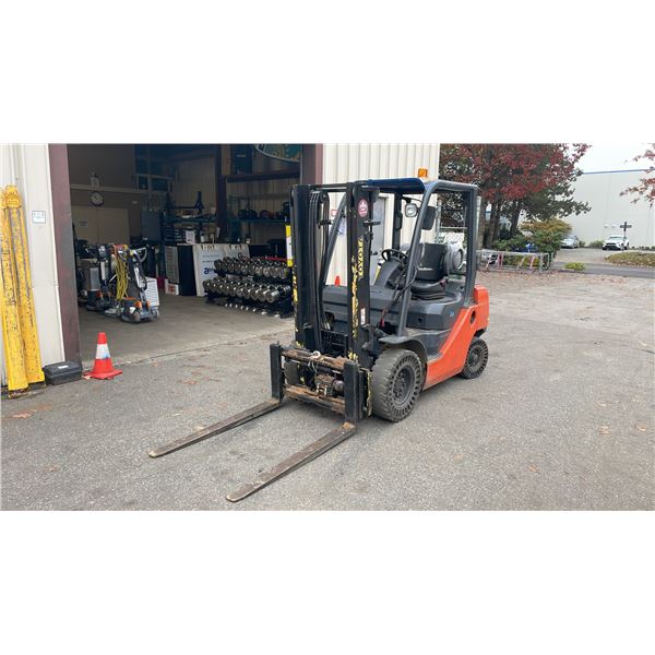 2010 TOYOTA 25 02-8FG25 FORKLIFT ORANGE/GREY VIN 7F32-VA351