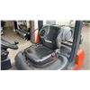 Image 5 : 2010 TOYOTA 25 02-8FG25 FORKLIFT ORANGE/GREY VIN 7F32-VA351