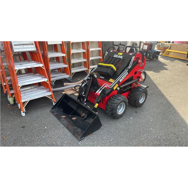SDLOOL SL323TZ RED STAND ON GAS POWERED MINI SKID STEER LOADER, 13.5 HP, PNEUMATIC TIRES, 420CC