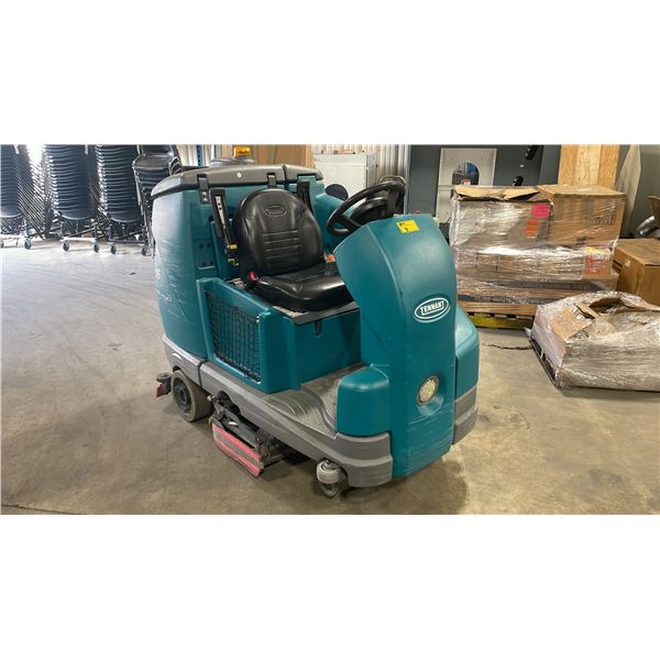 TENNANT T16 ECH20 COMMERCIAL ELECTRIC RIDE-ON FLOOR SCRUBBER / VACUUM CLEANING SYSTEM WITH KEYS