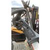 Image 7 : TOYOTA 8FGU25 ORANGE 3,750 LBS CAPACITY 3 STAGE 189" MAST PROPANE SOLID RUBBER TIRE SIT