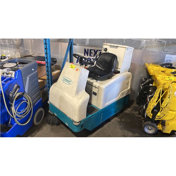 TENNANT 6100 HEAVY DUTY COMMERCIAL ELECTRIC RIDE ON FLOOR SWEEPER- 2882.3 HOURS *HOURS NOT VERIFIED*