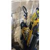 Image 4 : GROUP OF 3 TENNANT COMMERCIAL UPRIGHT VACUUM CLEANERS