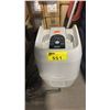 Image 2 : ORECK PRO XL ORBITING COMMERCIAL ELECTRIC FLOOR POLISHER & SALUSPA INFLATABLE HOT TUB PUMP